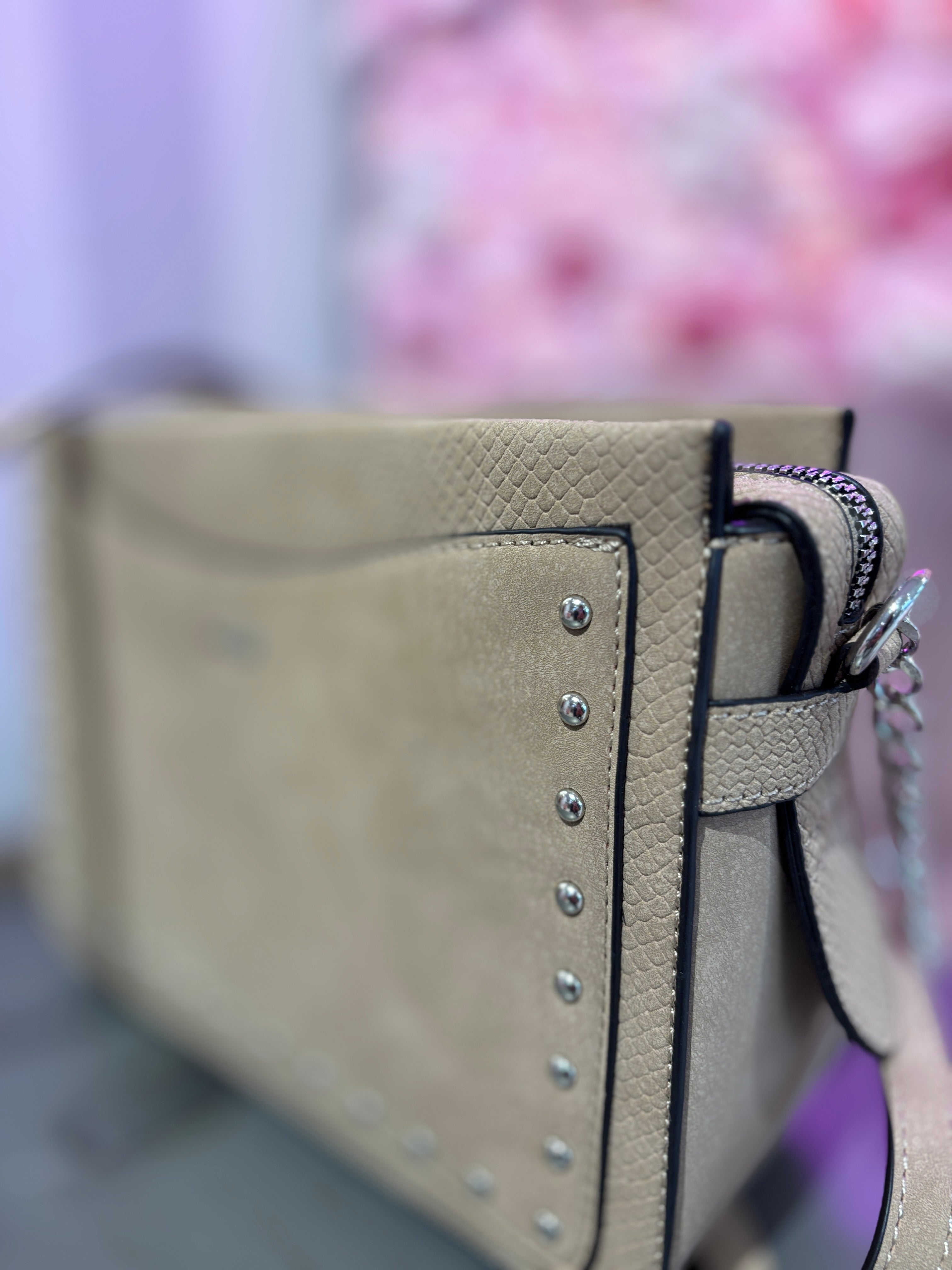 Borsa Leora