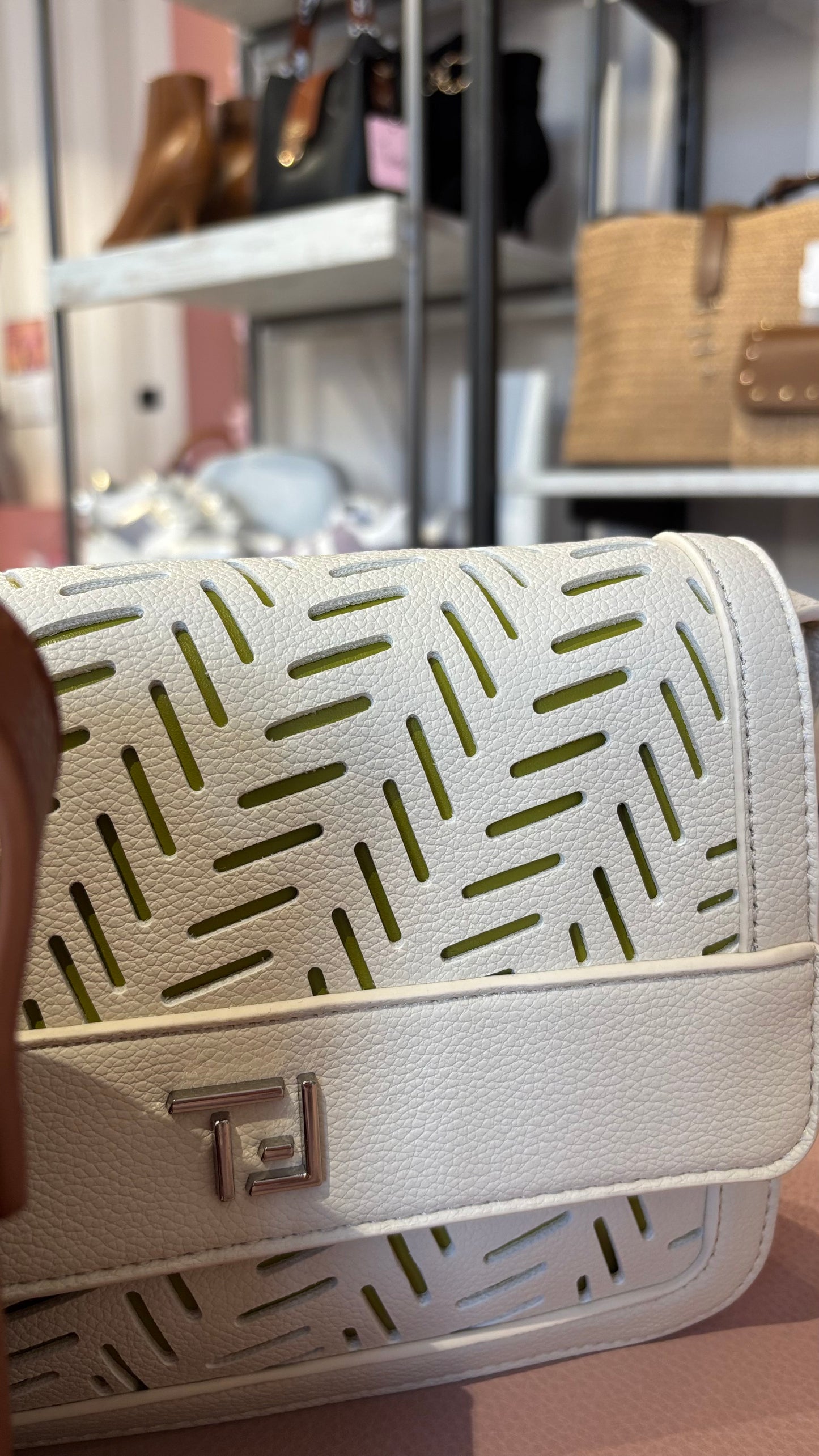 Borsa Ela