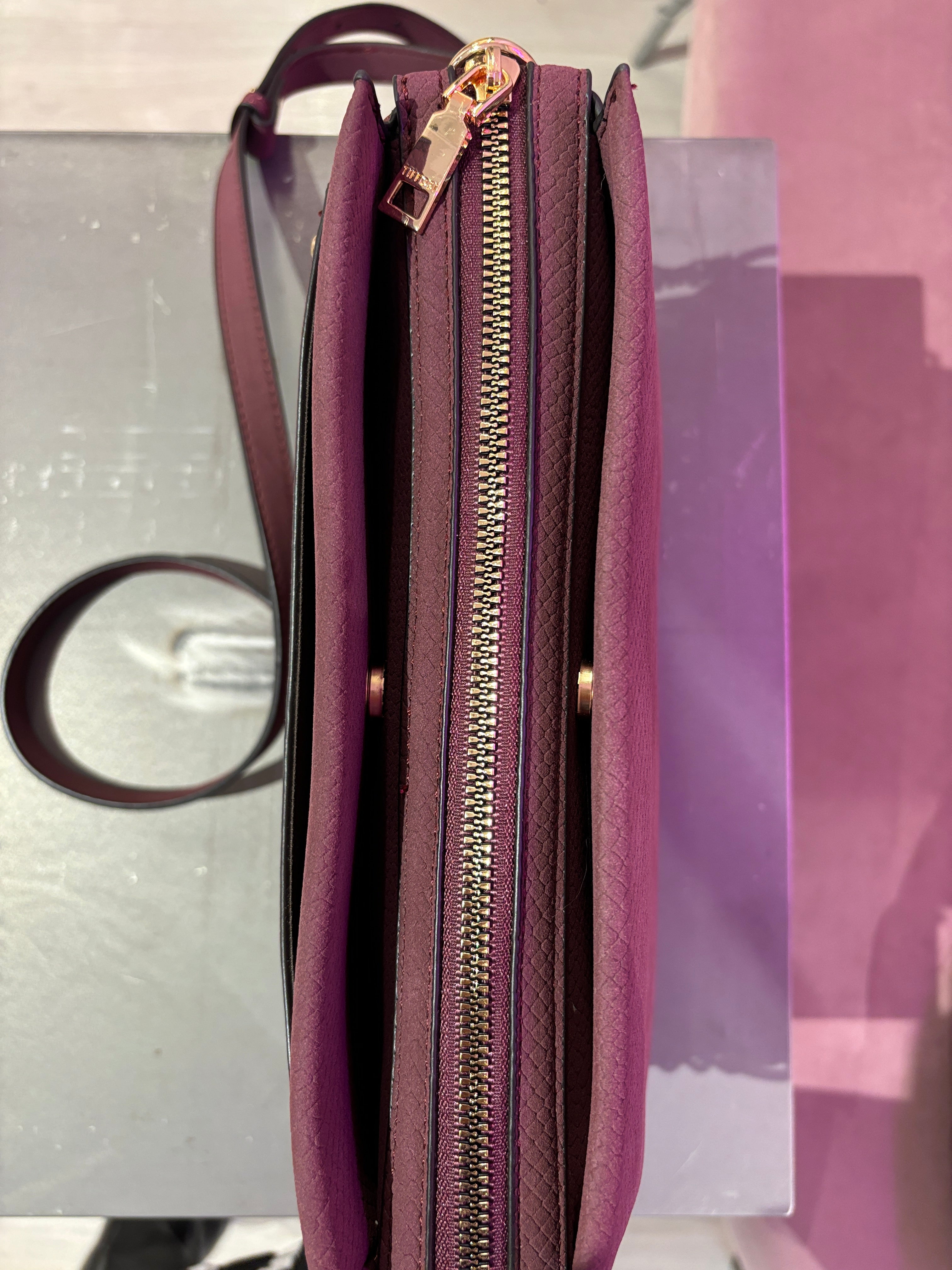 Borsa Leora