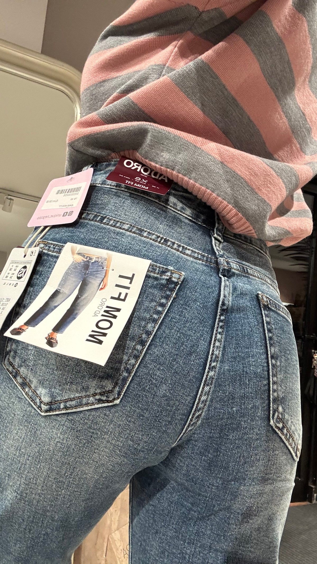 Jeans Mom fit strappi